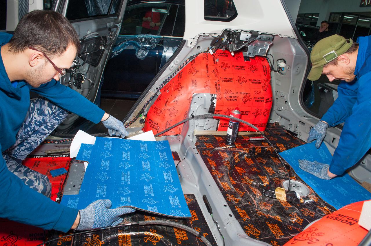 Процесс шумоизоляции салона Volkswagen Tiguan