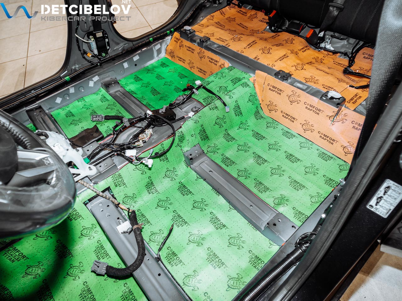 Шумоизоляция пола Mazda