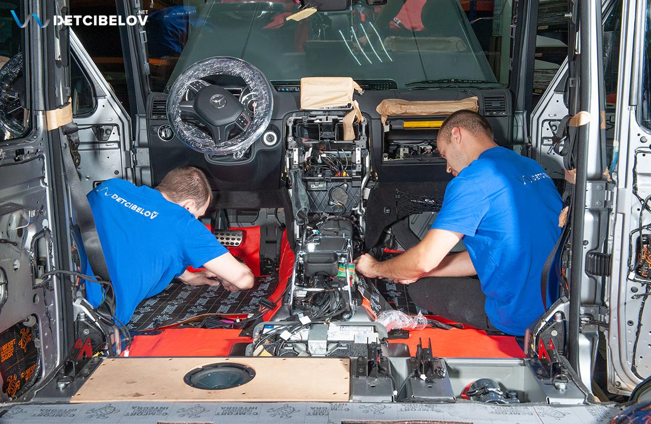 Процесс шумоизоляции салона Mercedes-Benz G-Класс (W463)