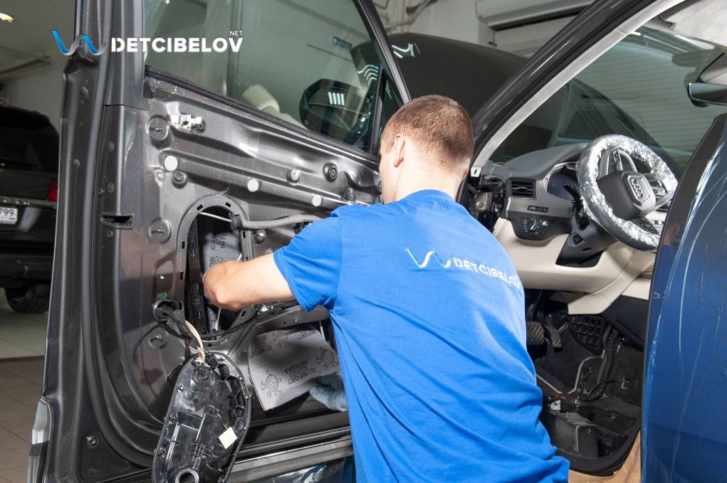 Процесс шумоизоляции салона Audi Q7 II поколение (4M)