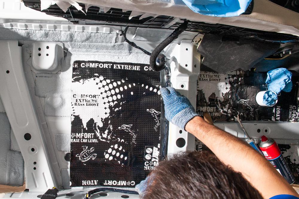 Процесс шумоизоляции салона Infiniti QX50