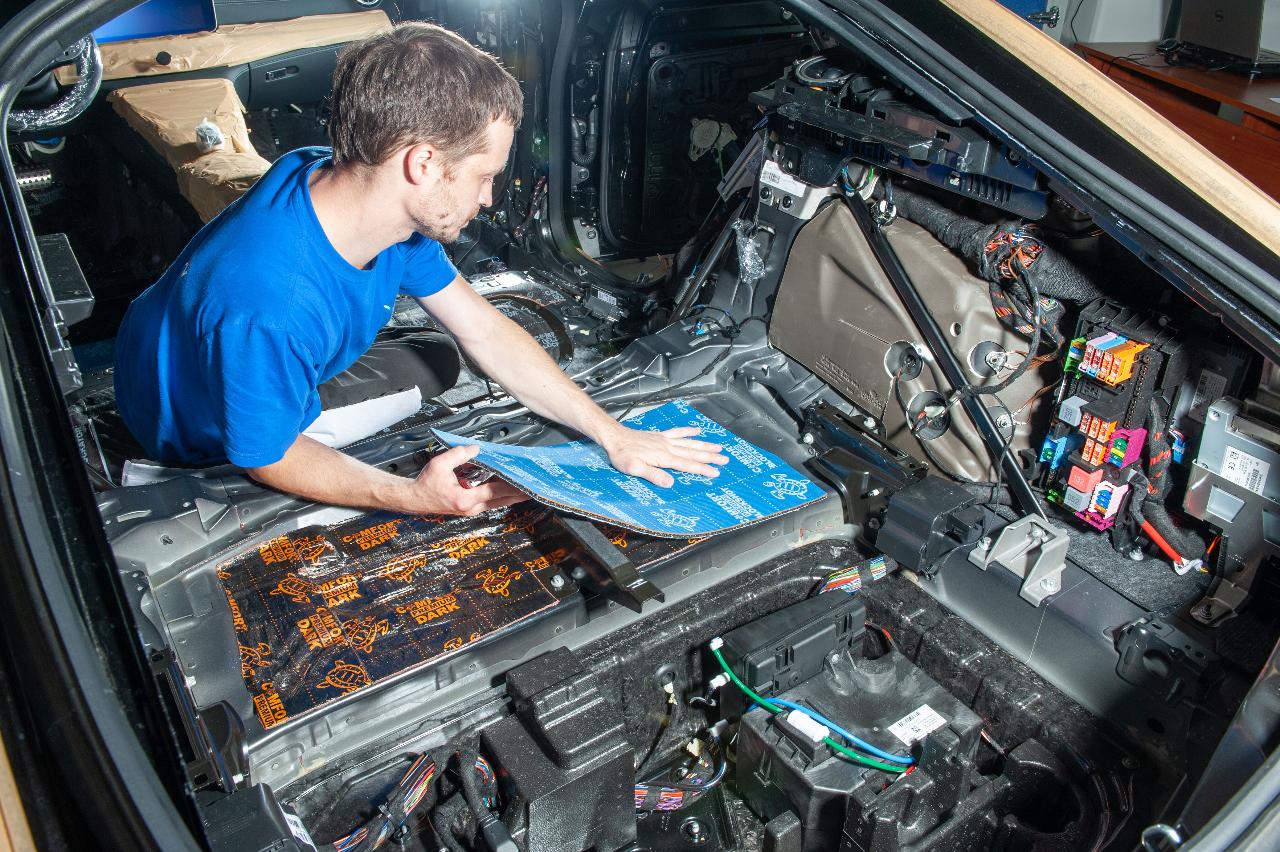 Шумоизоляция пола Mercedes-Benz AMG GT