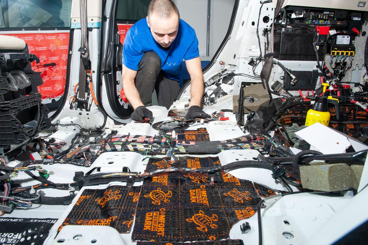 Шумоизоляция пола Range Rover Vogue