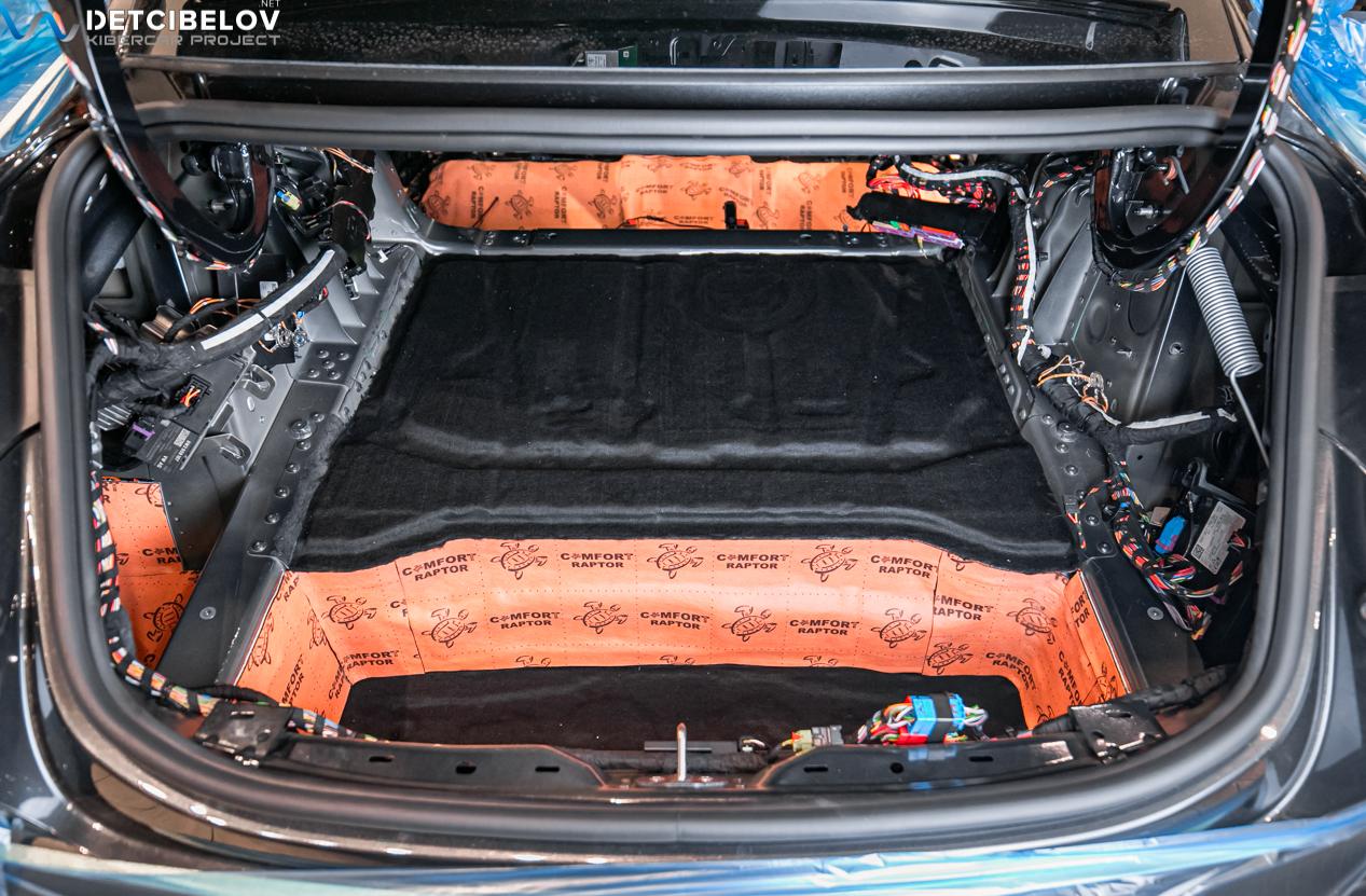 Шумоизоляция пола Porsche Taycan