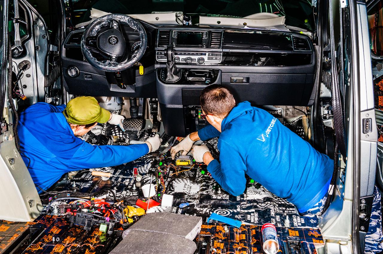 Процесс шумоизоляции салона Volkswagen Multivan (T6)