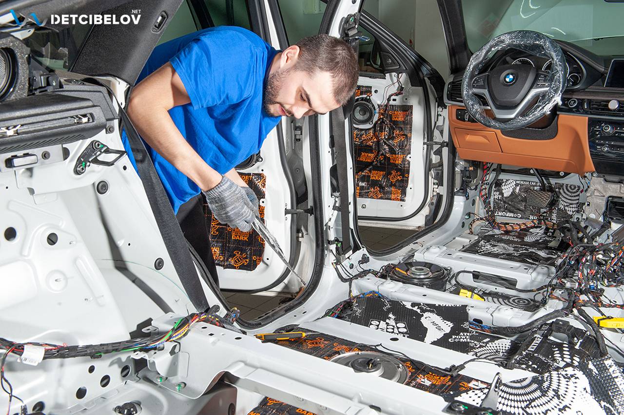 Процесс шумоизоляции салона BMW X6 (F16)