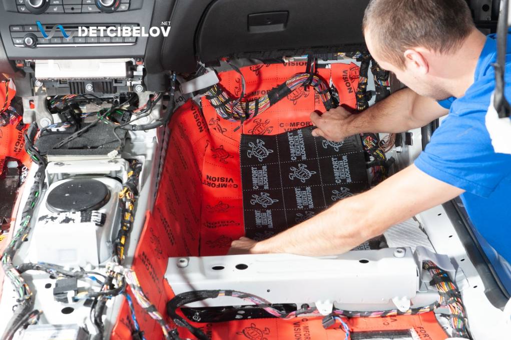 Шумоизоляция пола BMW