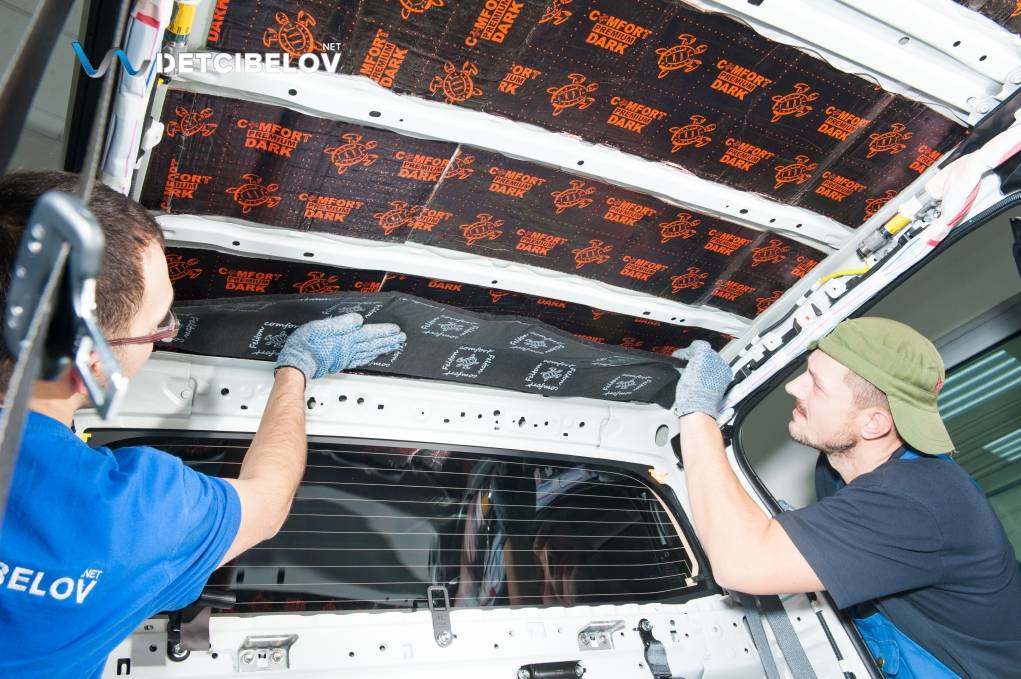 Шумоизоляция потолка Toyota Hilux