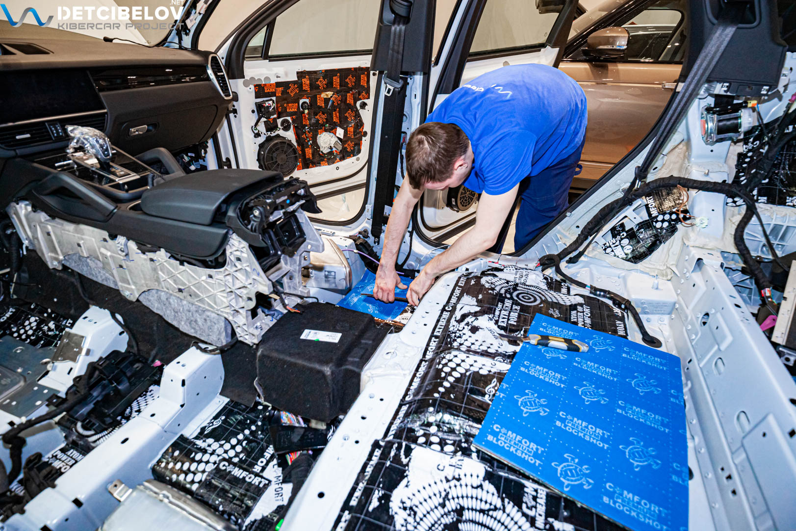 Шумоизоляция пола Porsche Cayenne III поколение