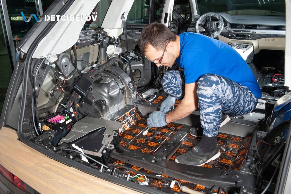 Шумоизолция пола Audi Q7 II поколение (4M)