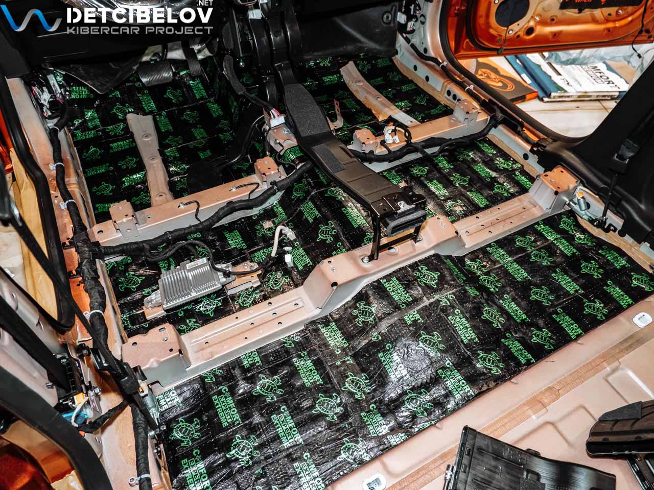 Процесс шумоизоляции салона Haval