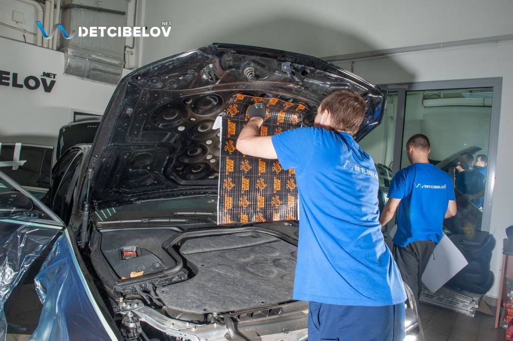 Шумоизоляция капота Mercedes-Benz