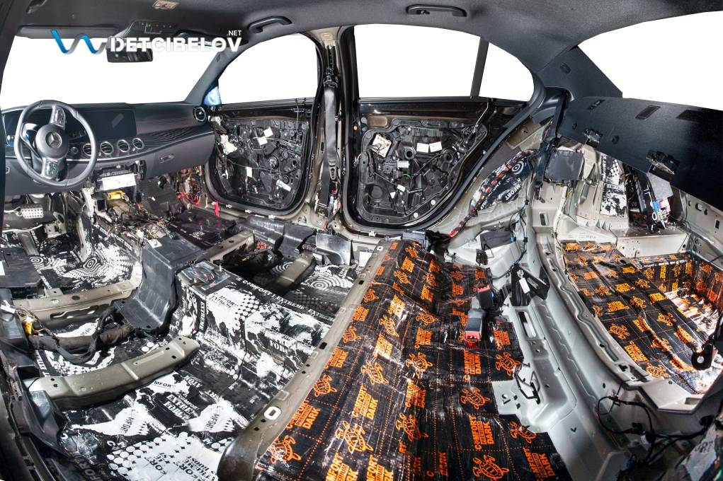 Процесс шумоизоляции салона Mercedes-Benz