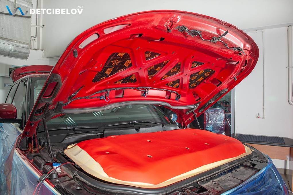 Шумоизоляция капота Land Rover