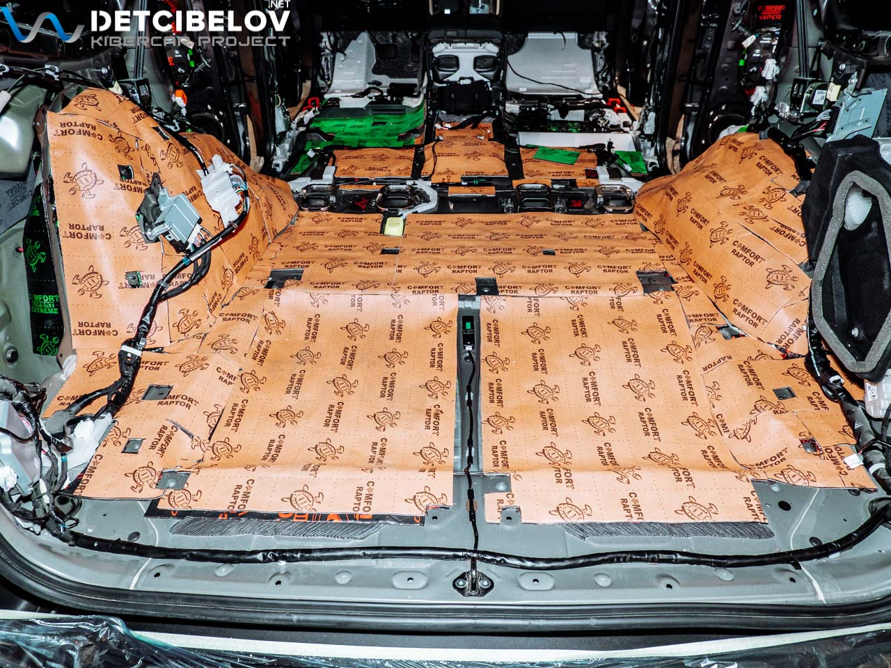 Процесс шумоизоляции салона Toyota Land Cruiser 300