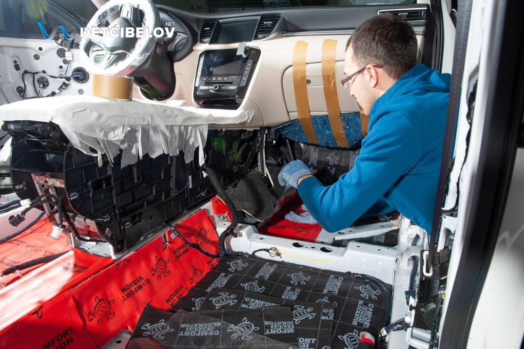 Процесс шумоизоляции салона Infiniti