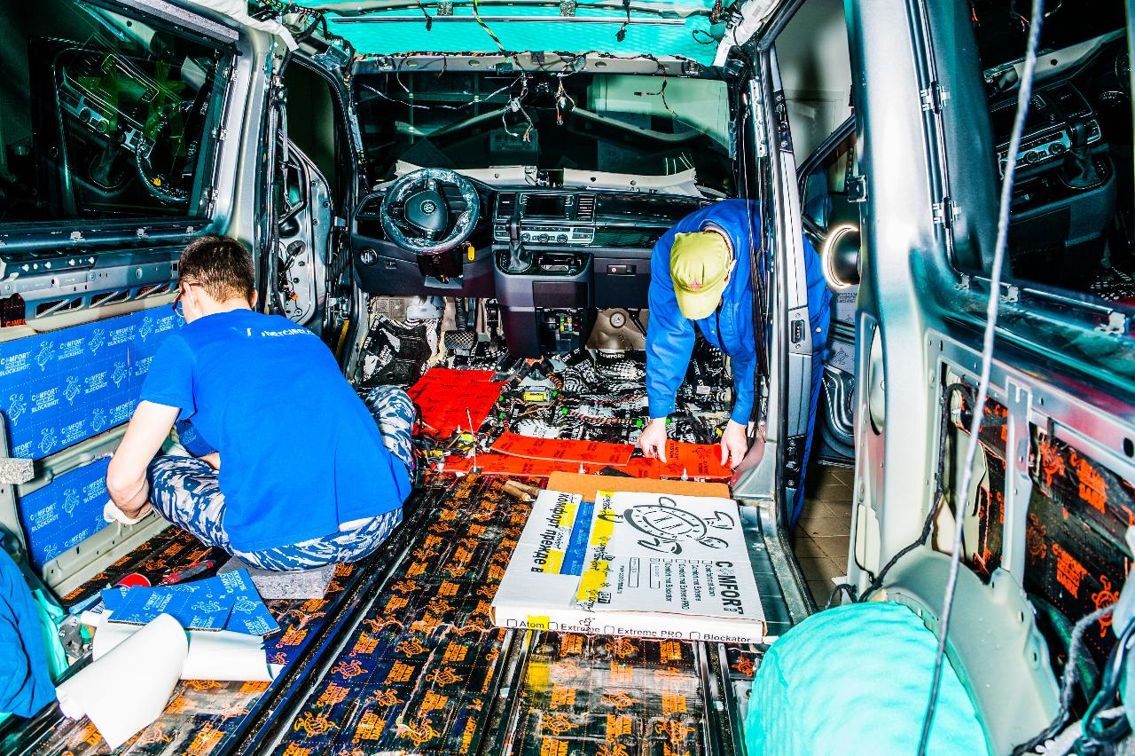 Шумоизоляция пола Volkswagen Multivan (T6)