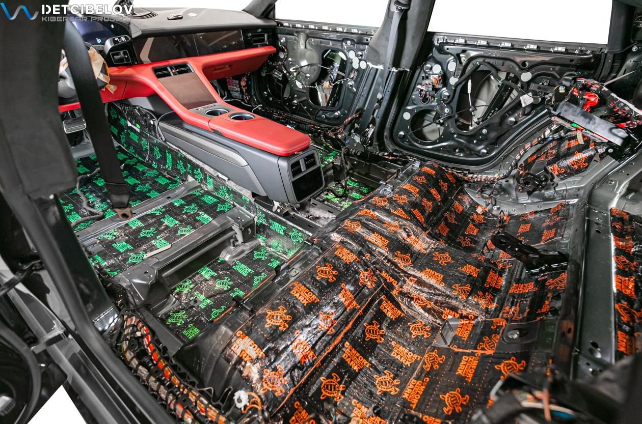 Процесс шумоизоляции салона Porsche Taycan