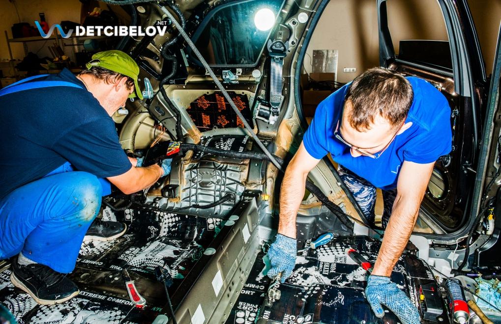 Шумоизоляция пола Volkswagen Touareg