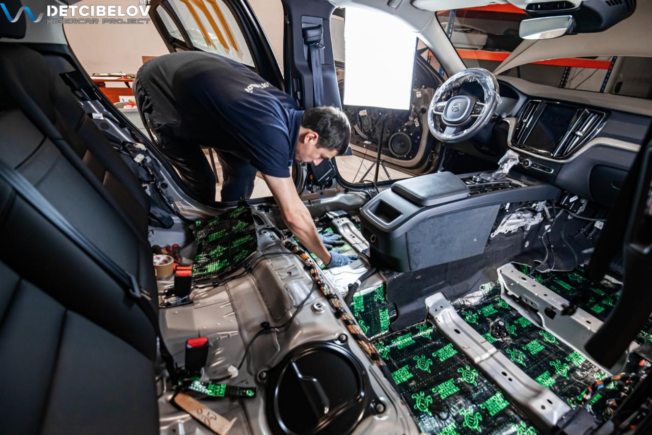 Процесс шумоизоляции салона Volvo
