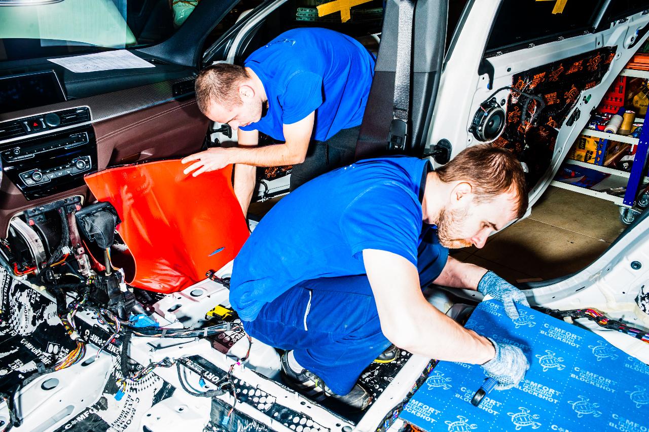 Процесс шумоизоляции BMW X2