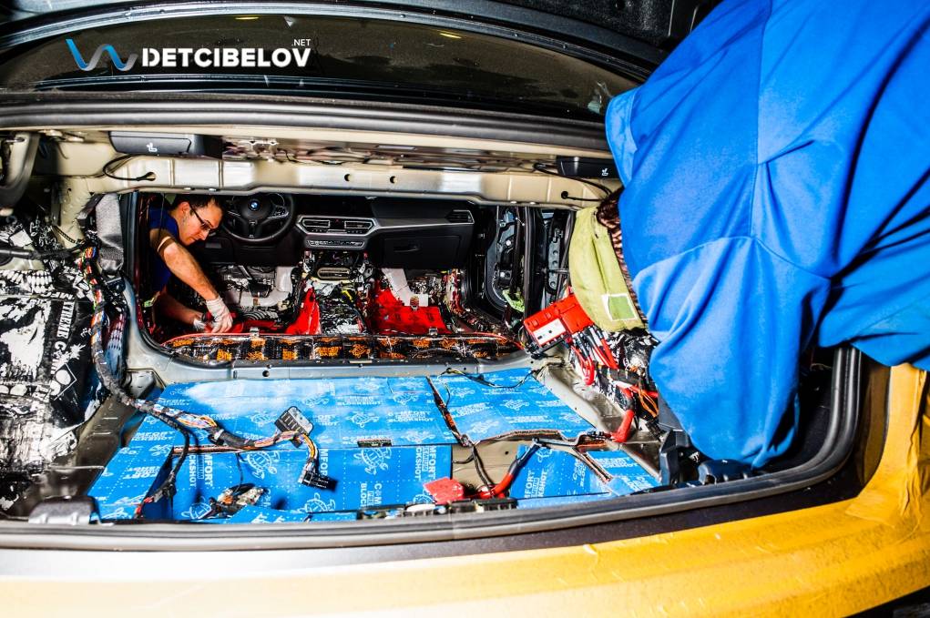 Процесс шумоизоляции салона BMW 3 серии 320d (G20)