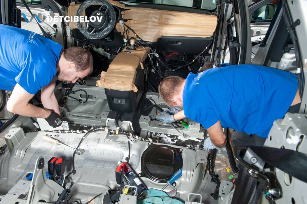 Шумоизоляция пола Volvo XC60