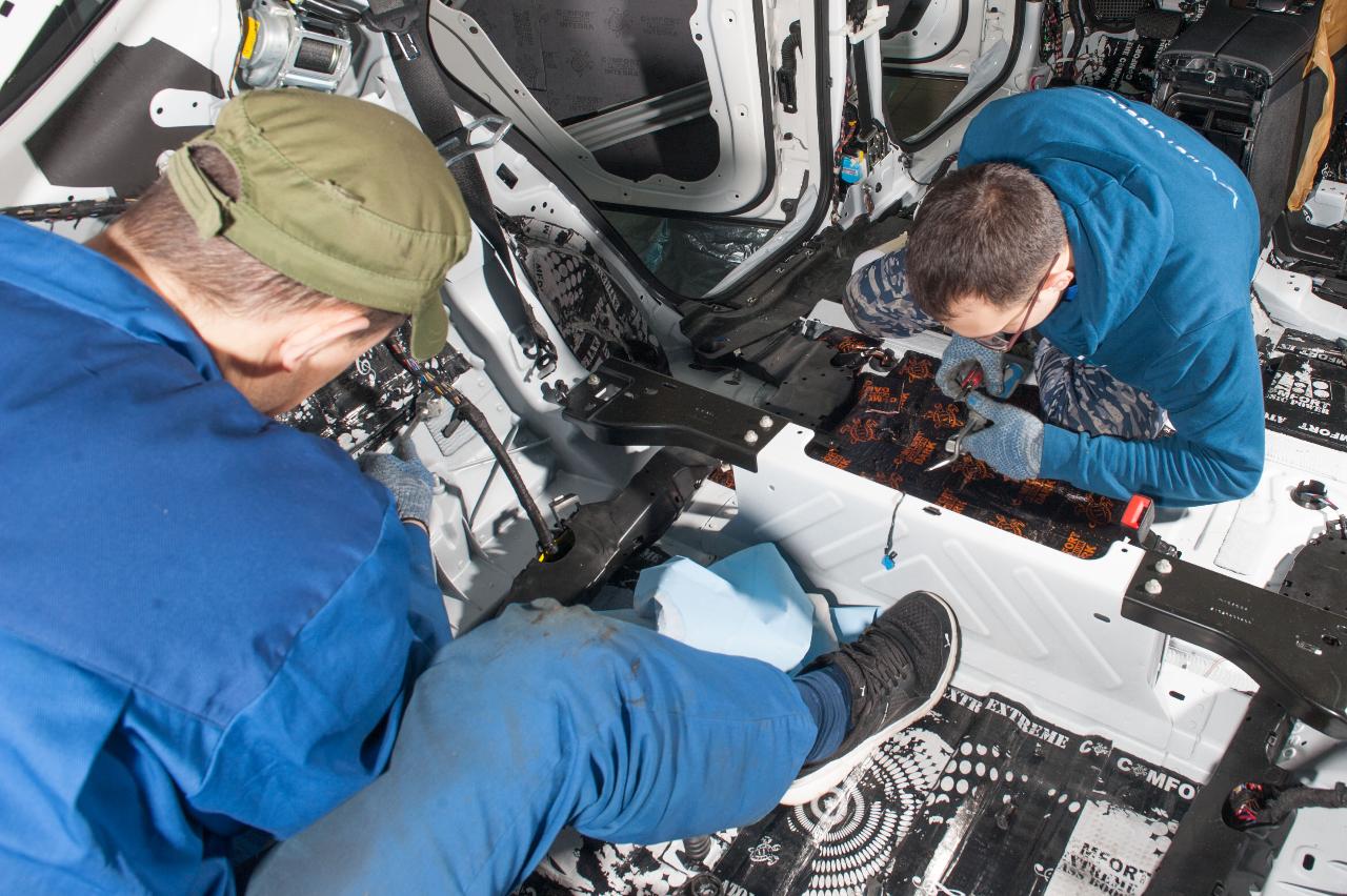 Процесс шумоизоляции салона Mercedes-Benz GLE II (W167)