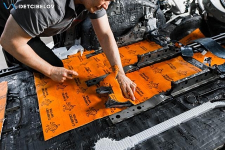 Lexus LM: шумоизоляция материалами Comfort mat